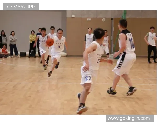 深圳排球队以81分稳居冠军赛积分榜首位追赶者紧随其后